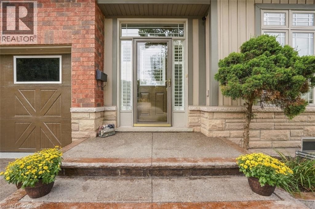 Single Family at 7- 31 BOOK Road, Grimsby, Ontario - Photo 5 - RE/MAX Garden City Realty