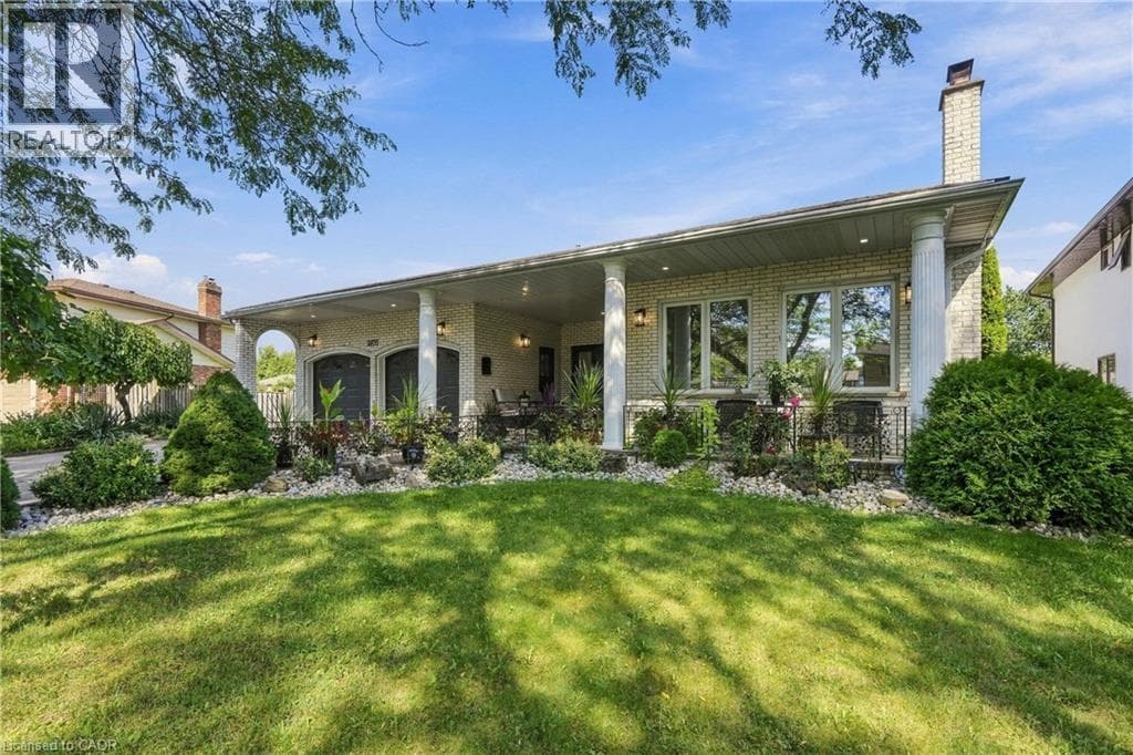 Single Family at 7105 YORK Drive, Niagara Falls, Ontario - Photo 2 - RE/MAX Garden City Realty