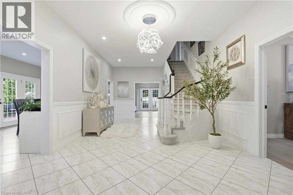 Single Family at 7105 YORK Drive, Niagara Falls, Ontario - Photo 5 - RE/MAX Garden City Realty