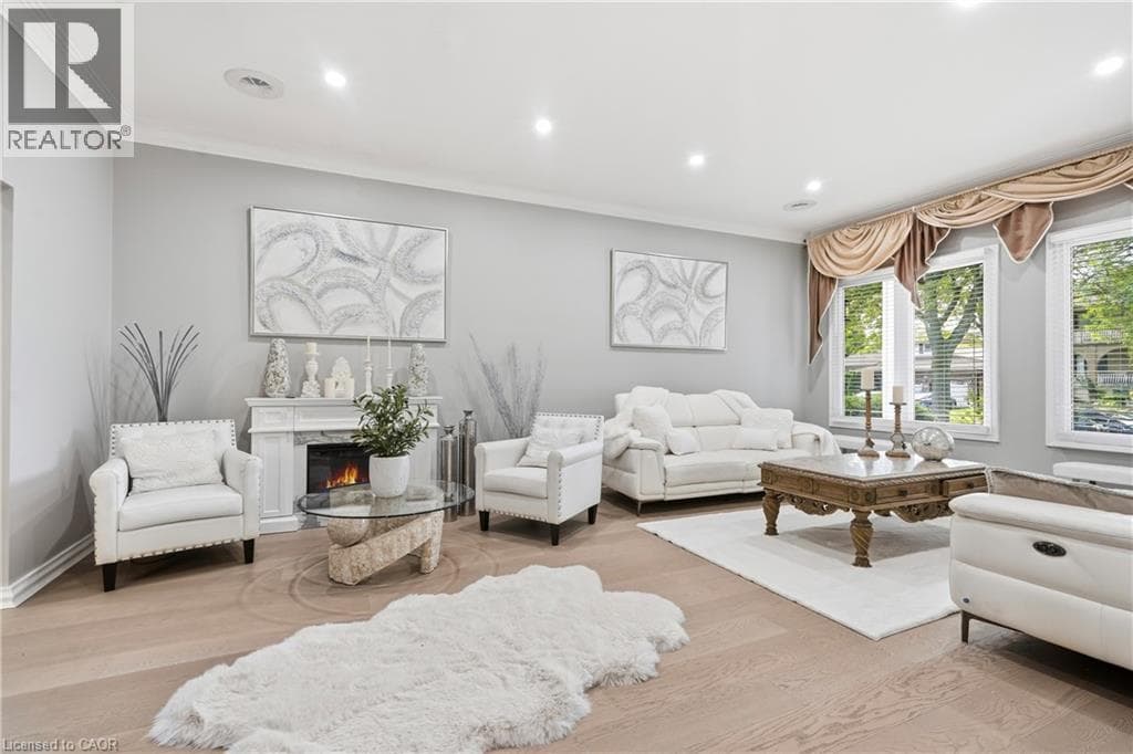 Single Family at 7105 YORK Drive, Niagara Falls, Ontario - Photo 7 - RE/MAX Garden City Realty