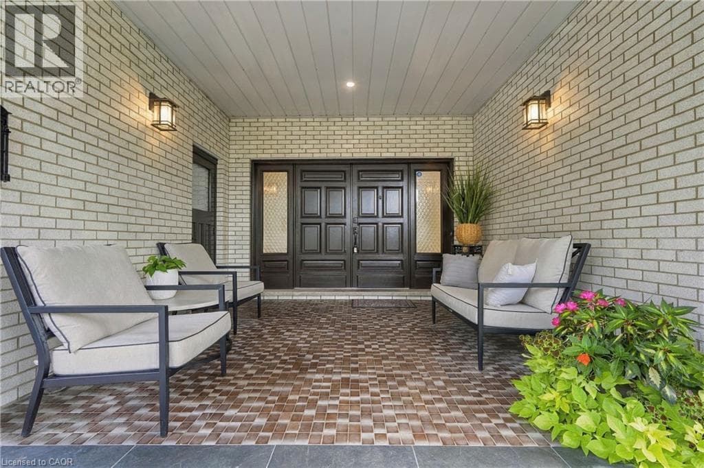 Single Family at 7105 YORK Drive, Niagara Falls, Ontario - Photo 4 - RE/MAX Garden City Realty