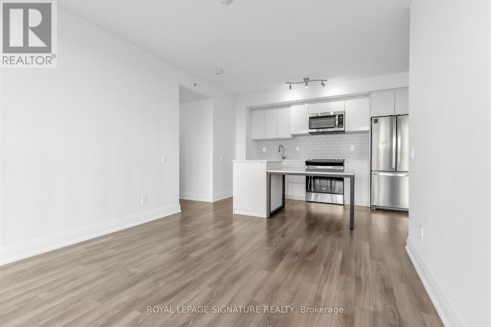 Single Family at 504- 1461 Lawrence Avenue, Toronto (Brookhaven-Amesbury), Ontario - Photo 7 - RE/MAX Garden City Realty