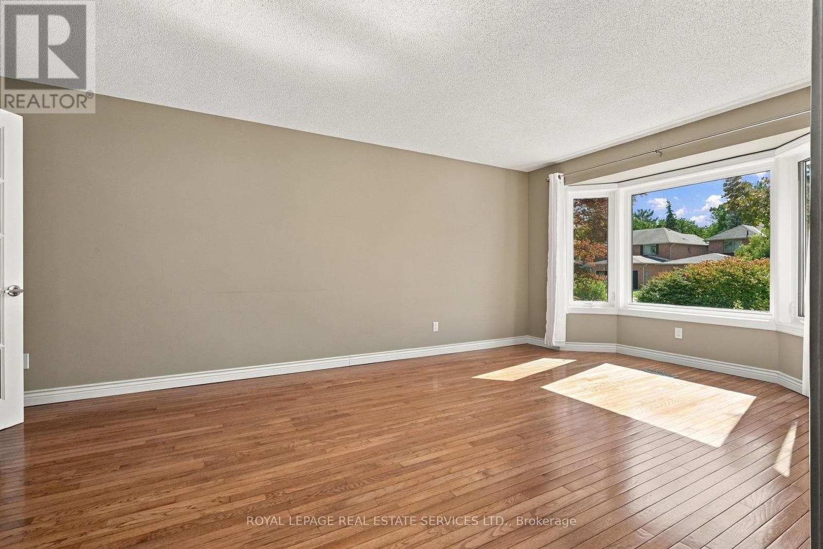 Single Family at 1151 Forest Trail Place, Oakville (GA Glen Abbey), Ontario - Photo 5 - RE/MAX Garden City Realty