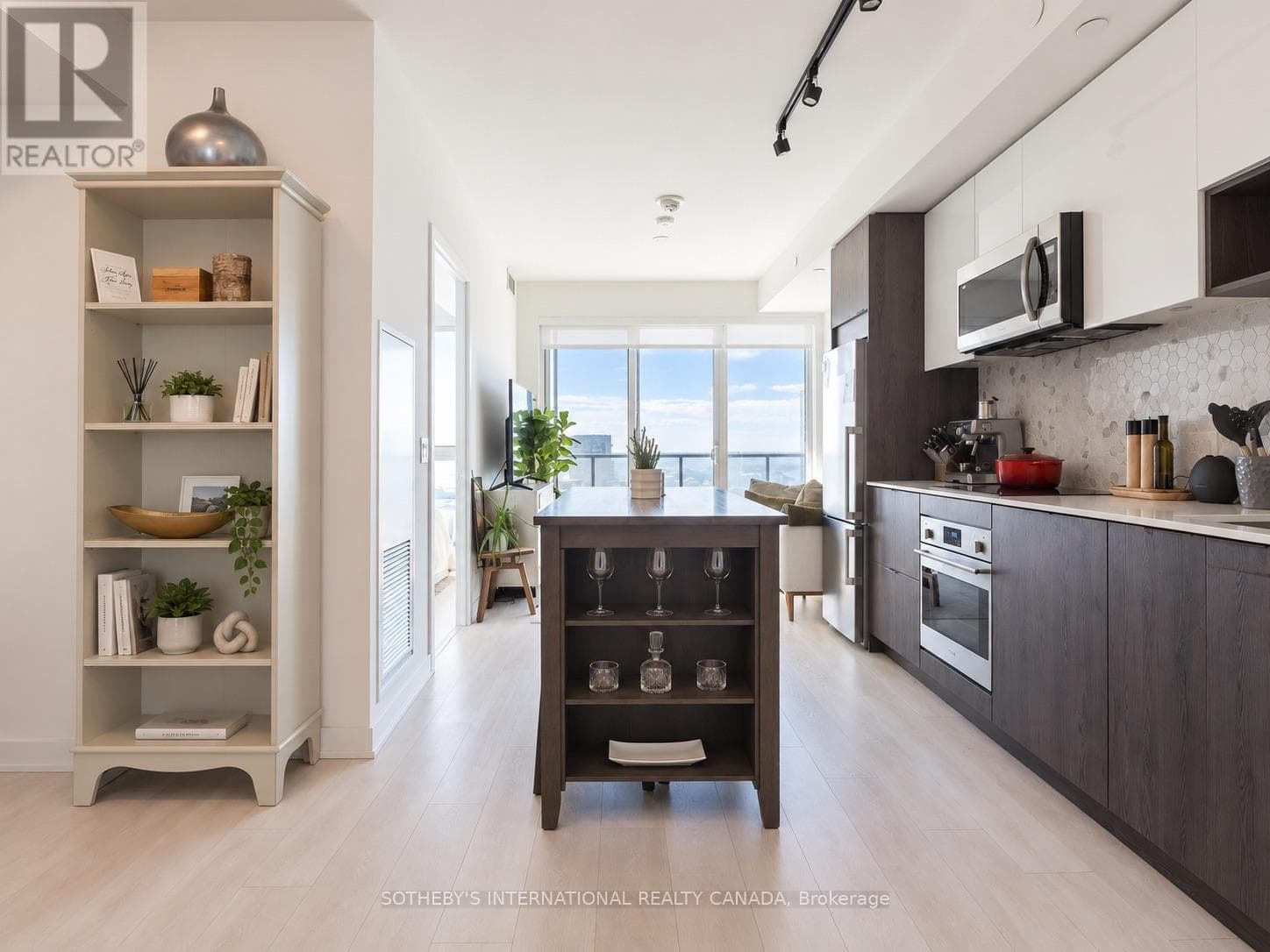 Single Family at 2703- 5 Defries Street, Toronto (Regent Park), Ontario - Photo 4 - RE/MAX Garden City Realty