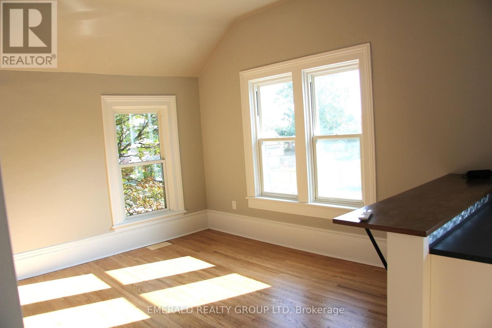 Single Family at Upper- 7 Ormond Street, Thorold (Thorold Downtown), Ontario - Photo 10 - RE/MAX Garden City Realty