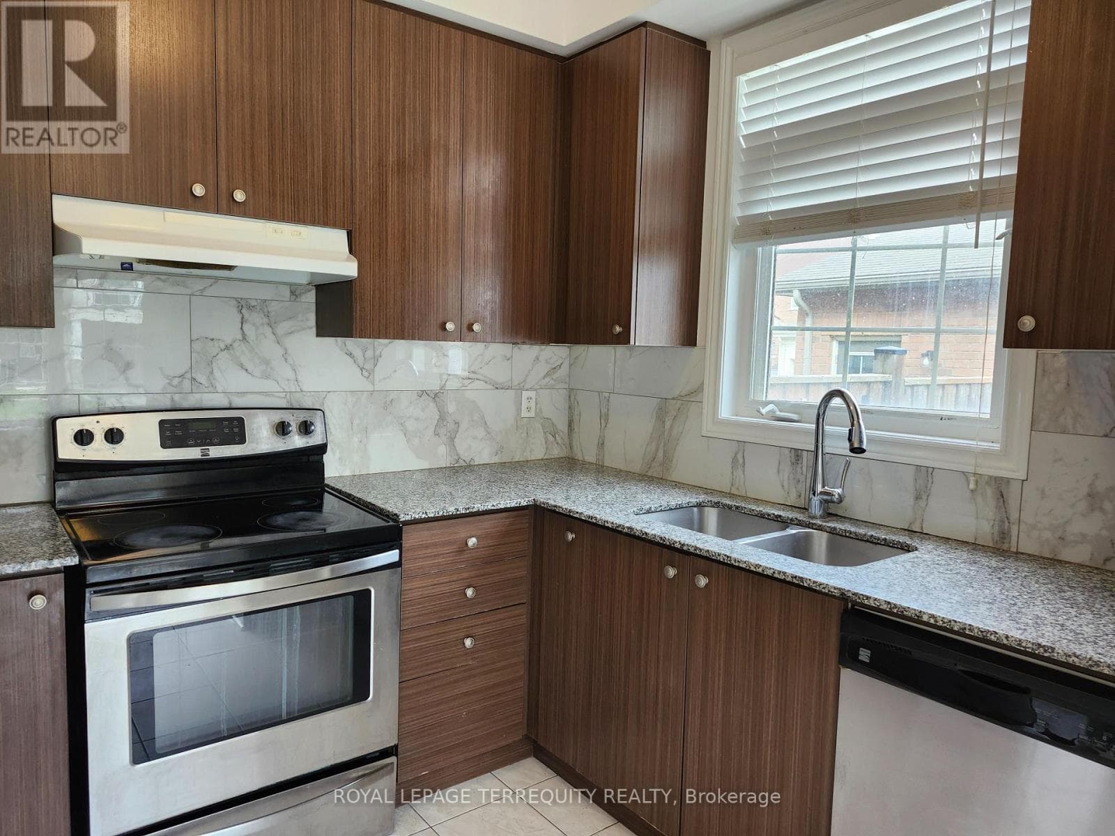 Single Family at 2651 Canadian Street, Pickering (Duffin Heights), Ontario - Photo 9 - RE/MAX Garden City Realty