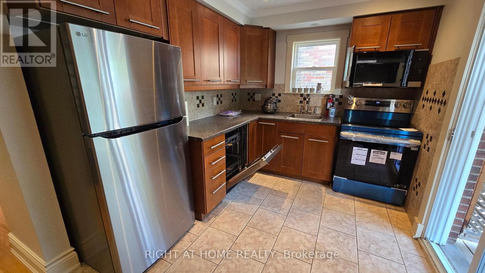 Single Family at 43 Bowie Avenue, Toronto (Briar Hill-Belgravia), Ontario - Photo 5 - RE/MAX Garden City Realty