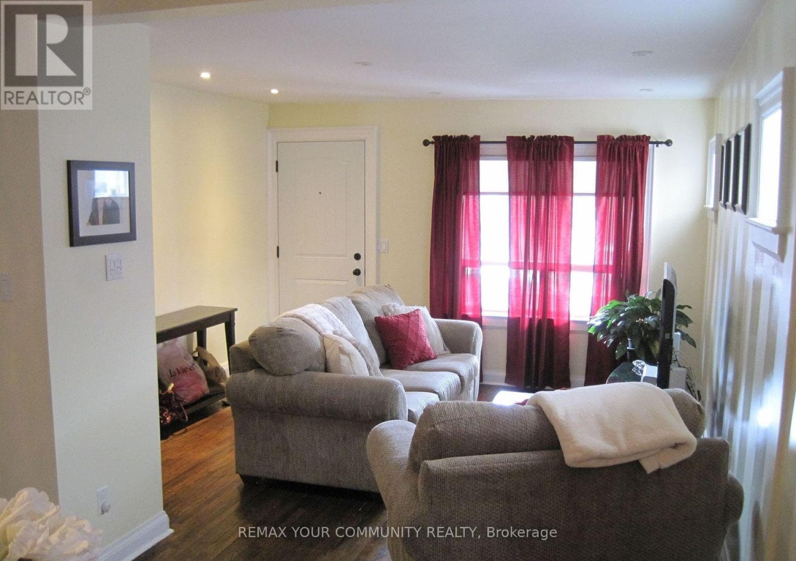 Single Family at 41 Bonnie Brae Boulevard, Toronto (Danforth Village-East York), Ontario - Photo 2 - RE/MAX Garden City Realty