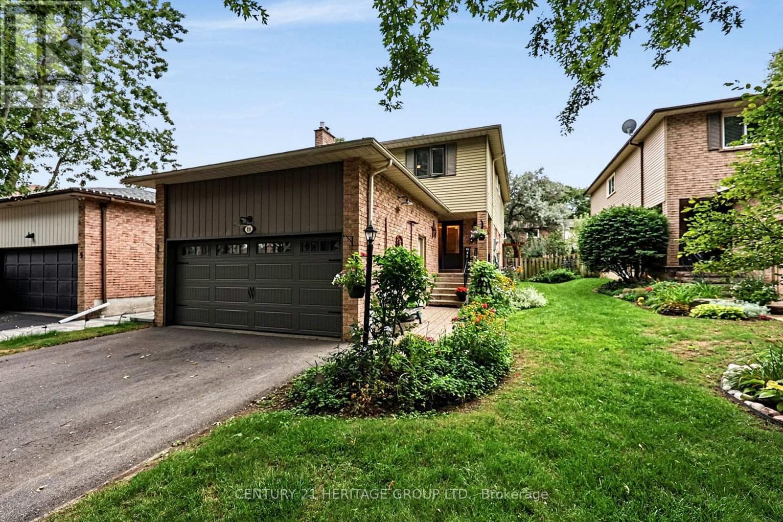 Single Family at 11 Bishop Crescent, Markham (Markham Village), Ontario - Photo 4 - RE/MAX Garden City Realty