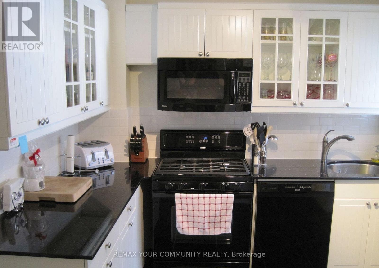 Single Family at 41 Bonnie Brae Boulevard, Toronto (Danforth Village-East York), Ontario - Photo 6 - RE/MAX Garden City Realty
