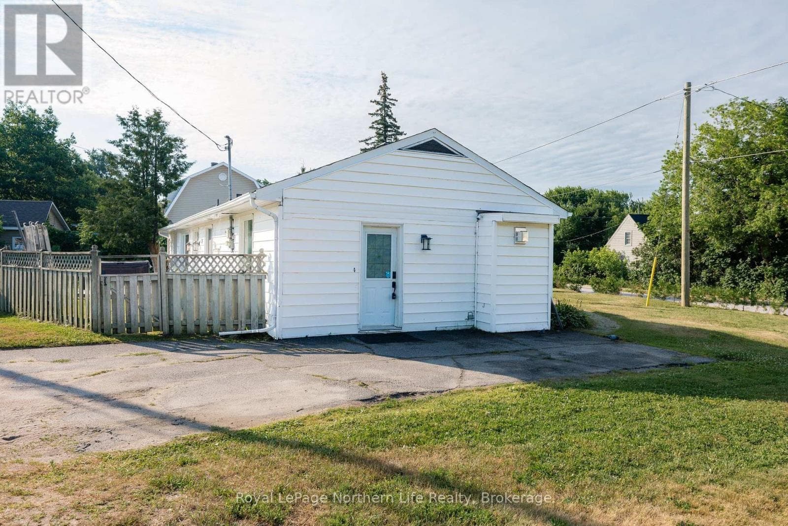 Single Family at 840 Mclaren Street, North Bay (West End), Ontario - Photo 3 - RE/MAX Garden City Realty