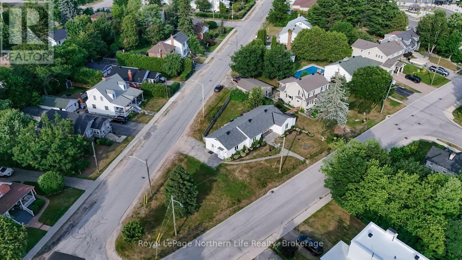 Single Family at 840 Mclaren Street, North Bay (West End), Ontario - Photo 9 - RE/MAX Garden City Realty
