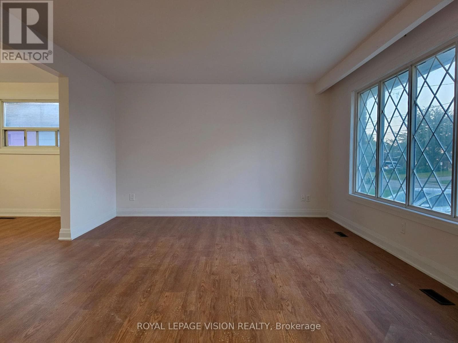Single Family at Upper- 706 Leaside Street, Pickering (West Shore), Ontario - Photo 5 - RE/MAX Garden City Realty