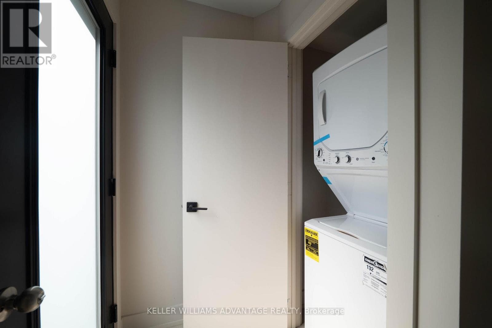 Single Family at 23 Ross Street, Toronto (Kensington-Chinatown), Ontario - Photo 7 - RE/MAX Garden City Realty