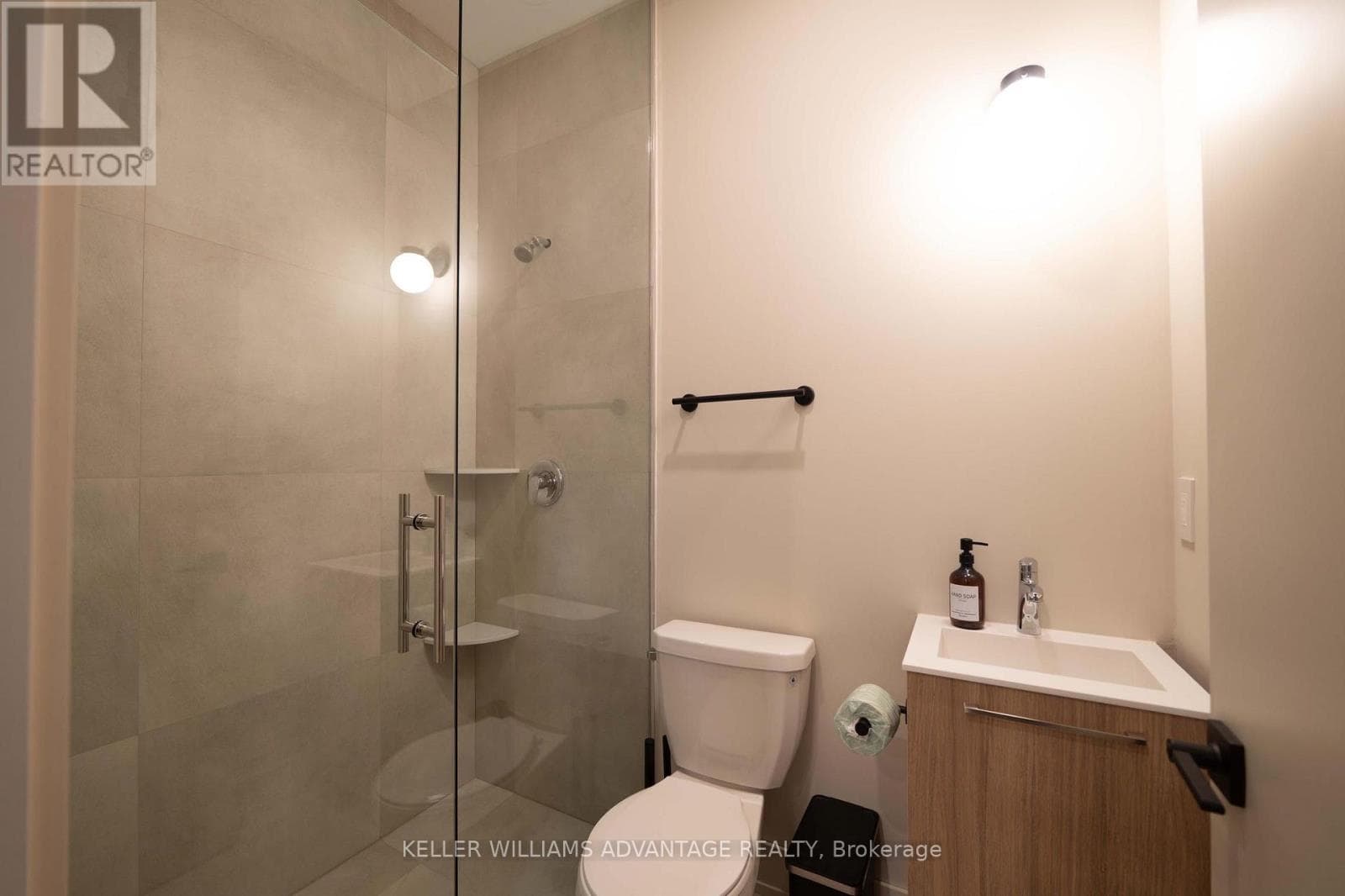 Single Family at 23 Ross Street, Toronto (Kensington-Chinatown), Ontario - Photo 5 - RE/MAX Garden City Realty