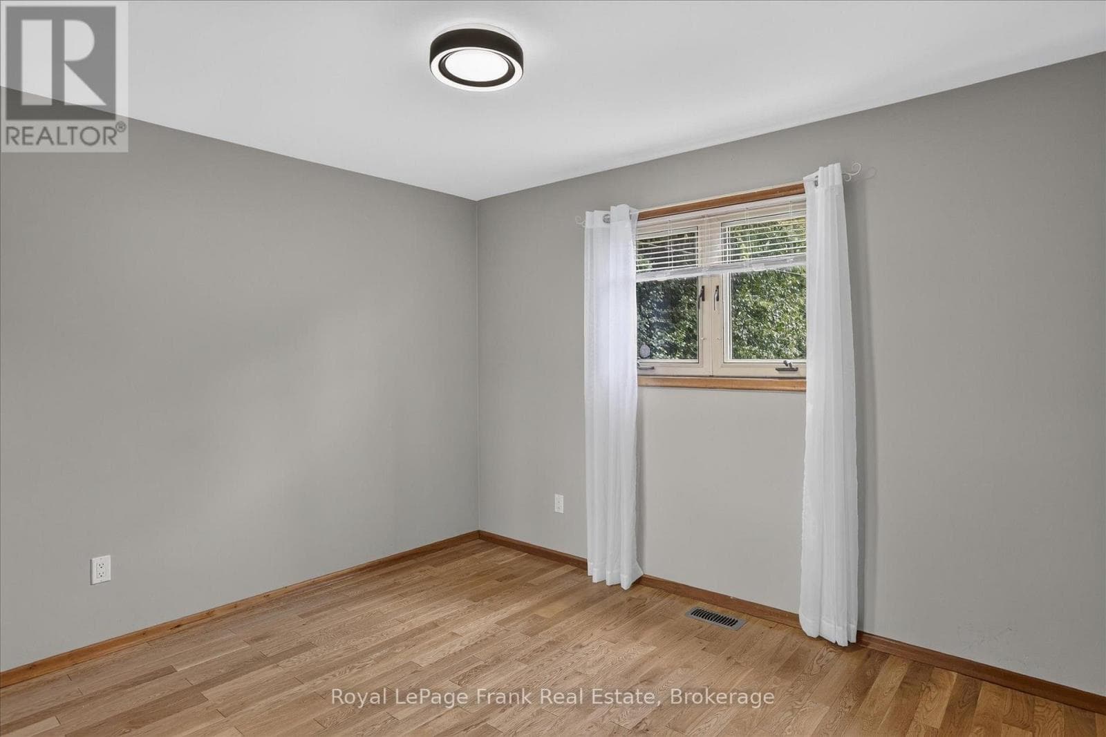 Single Family at 948 St Pauls Street, Peterborough (Northcrest Ward 5), Ontario - Photo 10 - RE/MAX Garden City Realty