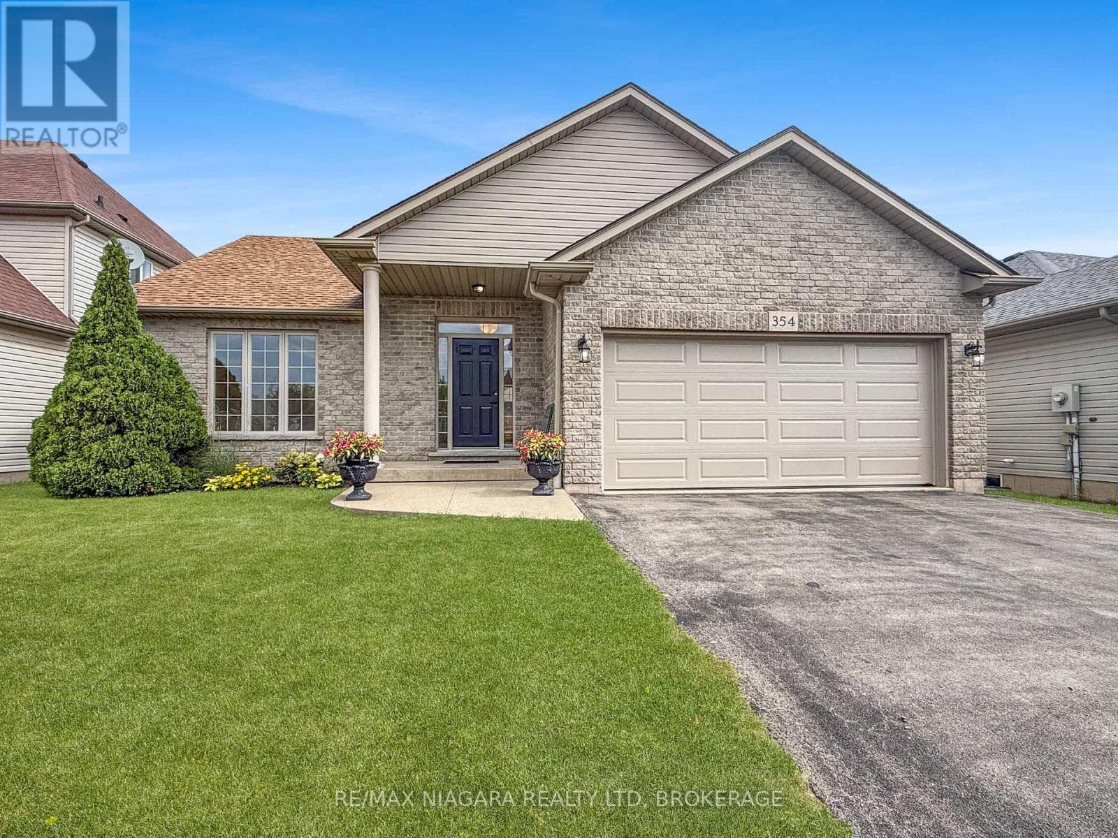 Single Family at 354 Louisa Street, Fort Erie (Lakeshore), Ontario - Photo 2 - RE/MAX Garden City Realty