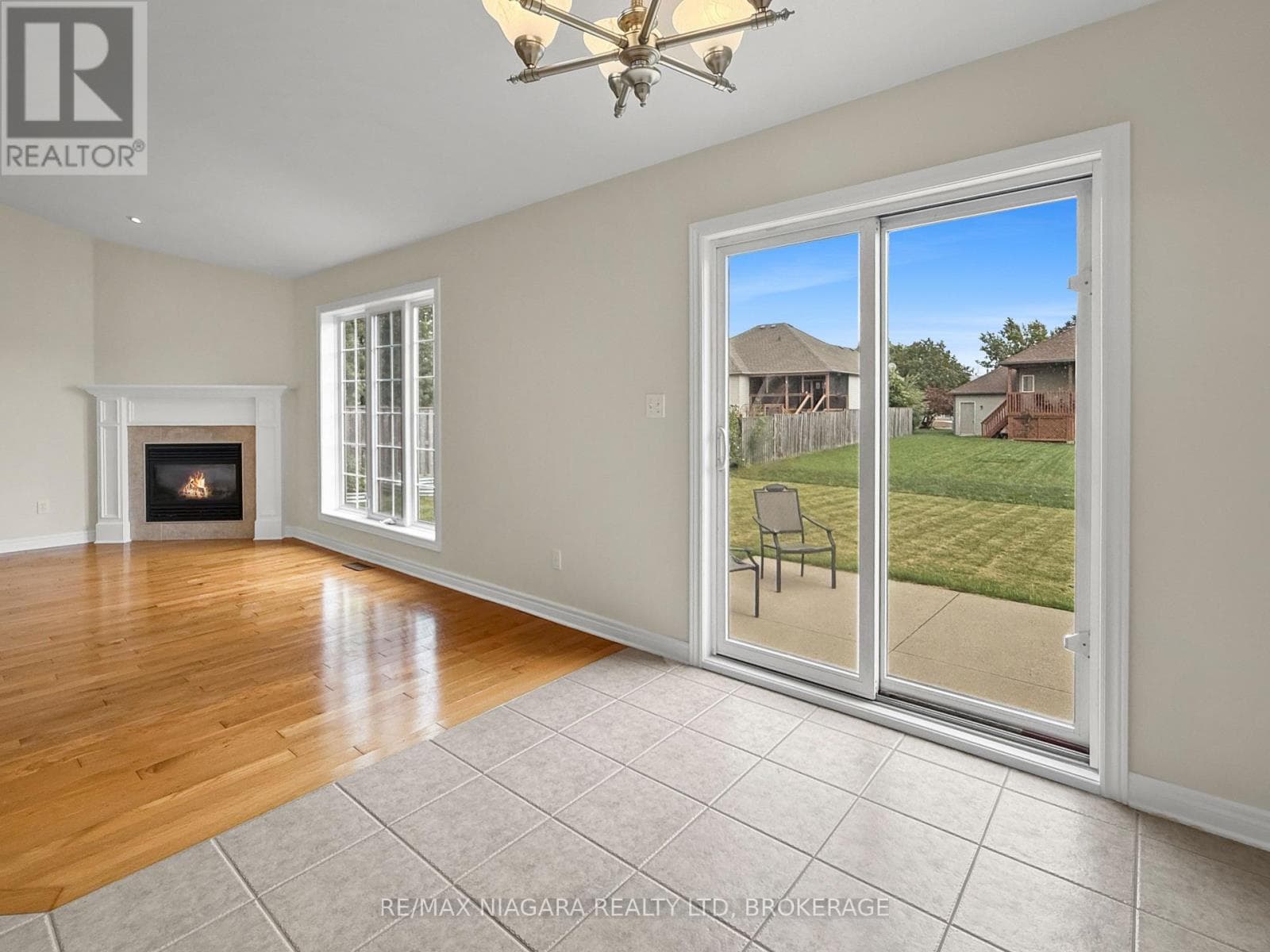 Single Family at 354 Louisa Street, Fort Erie (Lakeshore), Ontario - Photo 6 - RE/MAX Garden City Realty