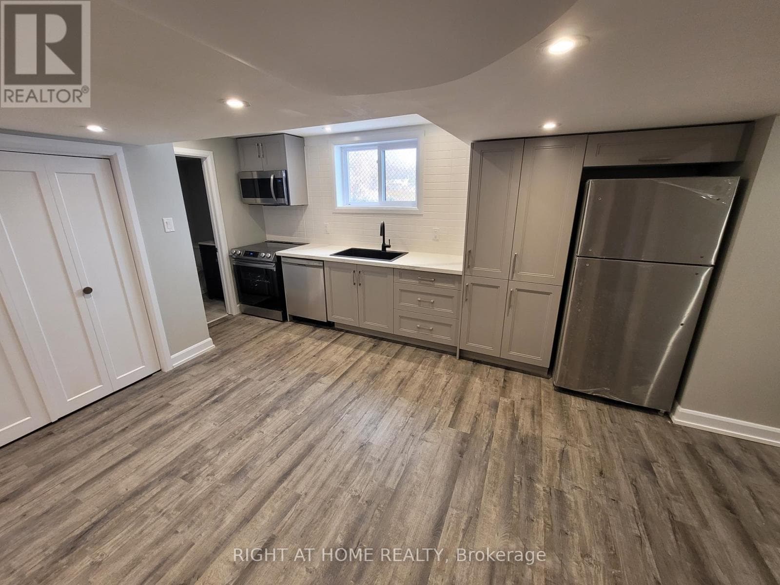 Single Family at Lower- 205 Cardinal Street, Barrie (Cundles East), Ontario - Photo 3 - RE/MAX Garden City Realty