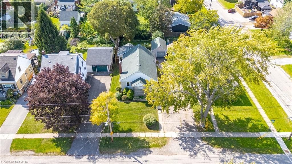 Single Family at 86 FOREST Avenue, Port Colborne, Ontario - Photo 4 - RE/MAX Garden City Realty