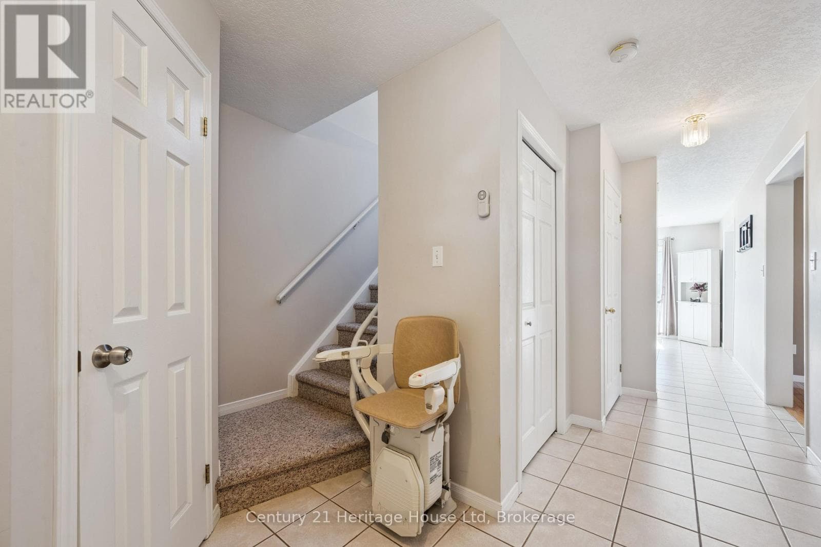 Single Family at 850 Paisley Road, Guelph (Willow West/Sugarbush/West Acres), Ontario - Photo 10 - RE/MAX Garden City Realty
