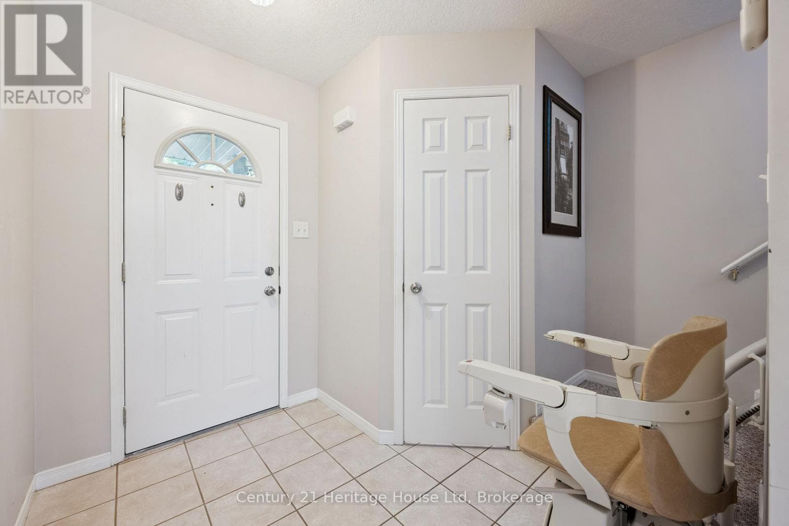 Single Family at 850 Paisley Road, Guelph (Willow West/Sugarbush/West Acres), Ontario - Photo 9 - RE/MAX Garden City Realty