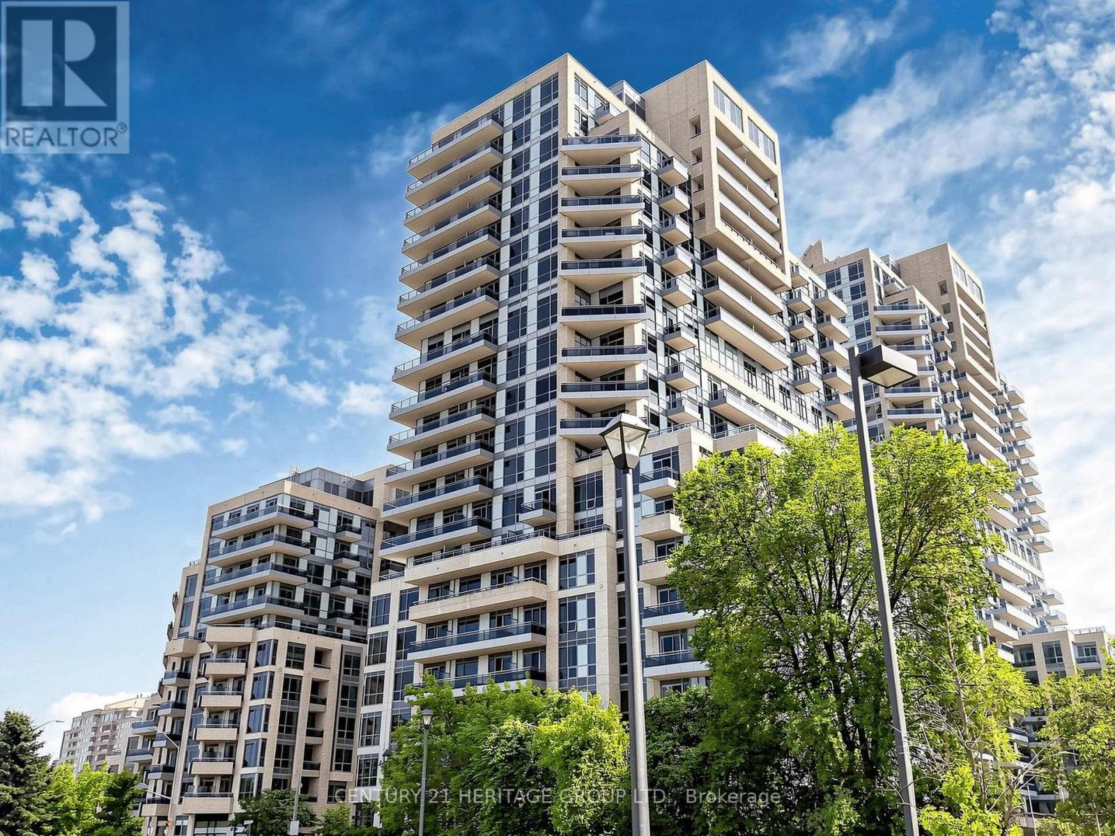 815- 9205 Yonge Street
