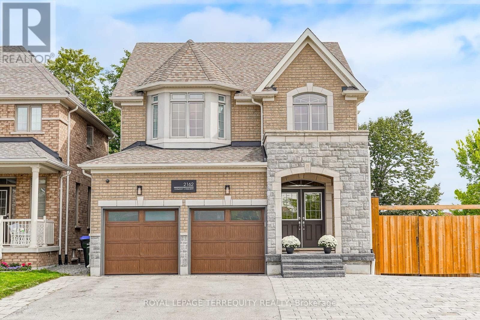 2162 Dawson Crescent