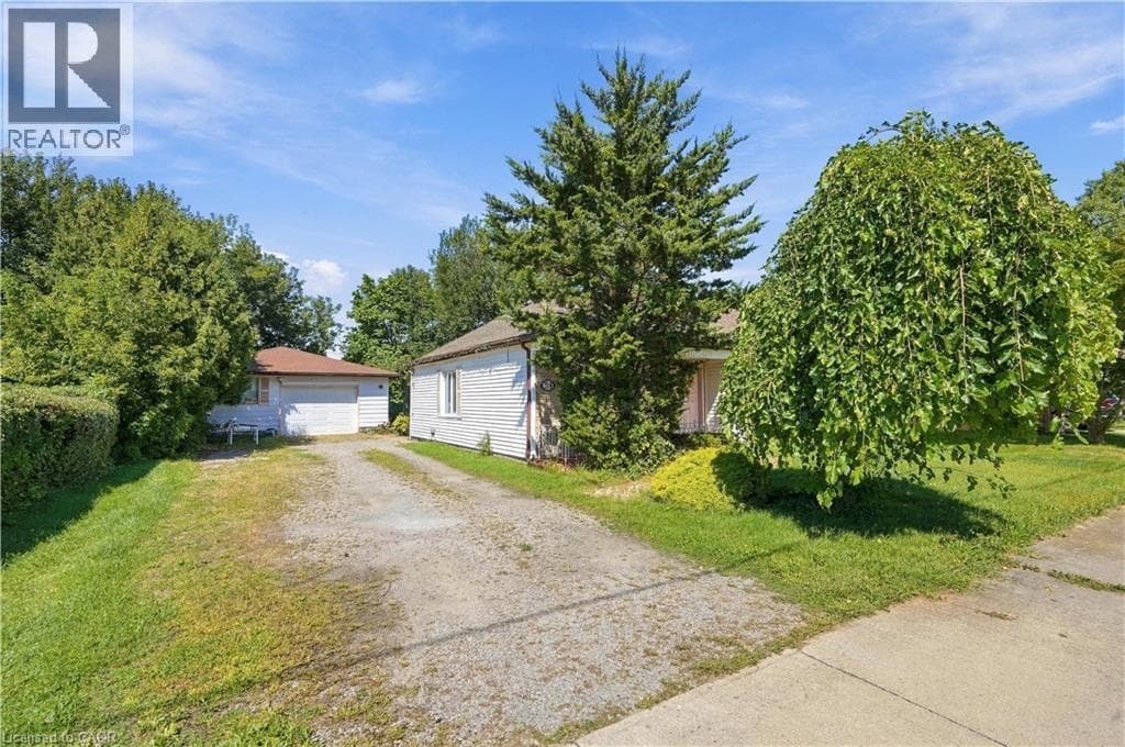 Single Family at 24 BARTON Street, St. Catharines, Ontario - Photo 3 - RE/MAX Garden City Realty