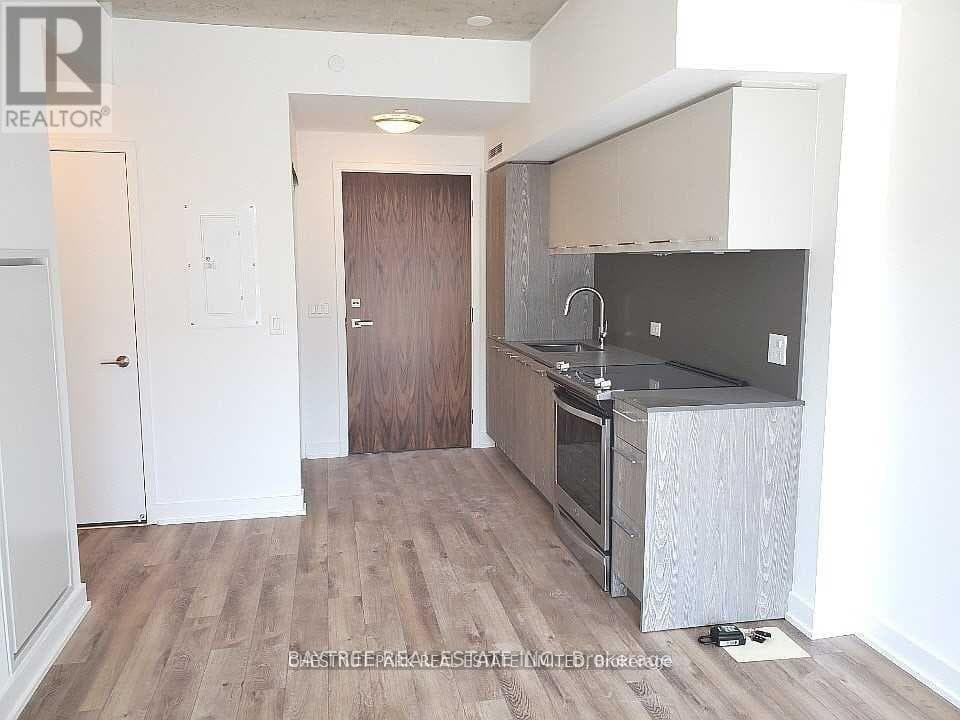 912- 30 Baseball Place