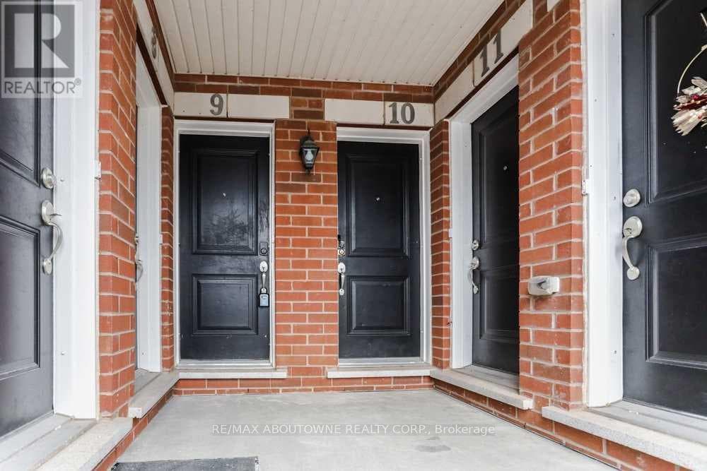 Single Family at 10- 2579 Sixth Line, Oakville (RO River Oaks), Ontario - Photo 2 - RE/MAX Garden City Realty