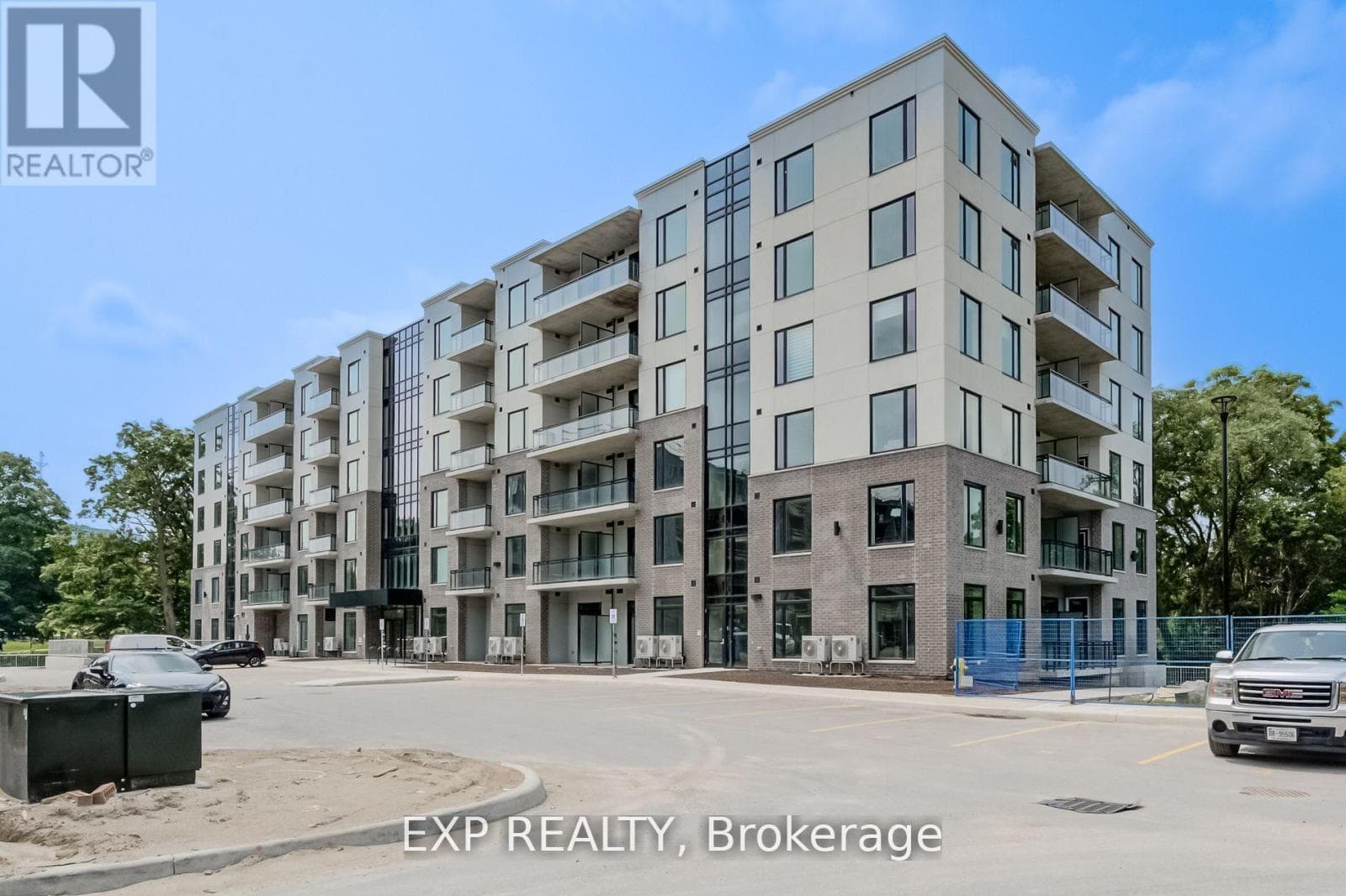 516- 103 Roger Street