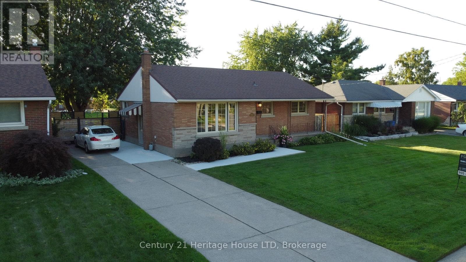 Single Family at 3627 Windermere Road, Niagara Falls (Stamford), Ontario - Photo 2 - RE/MAX Garden City Realty