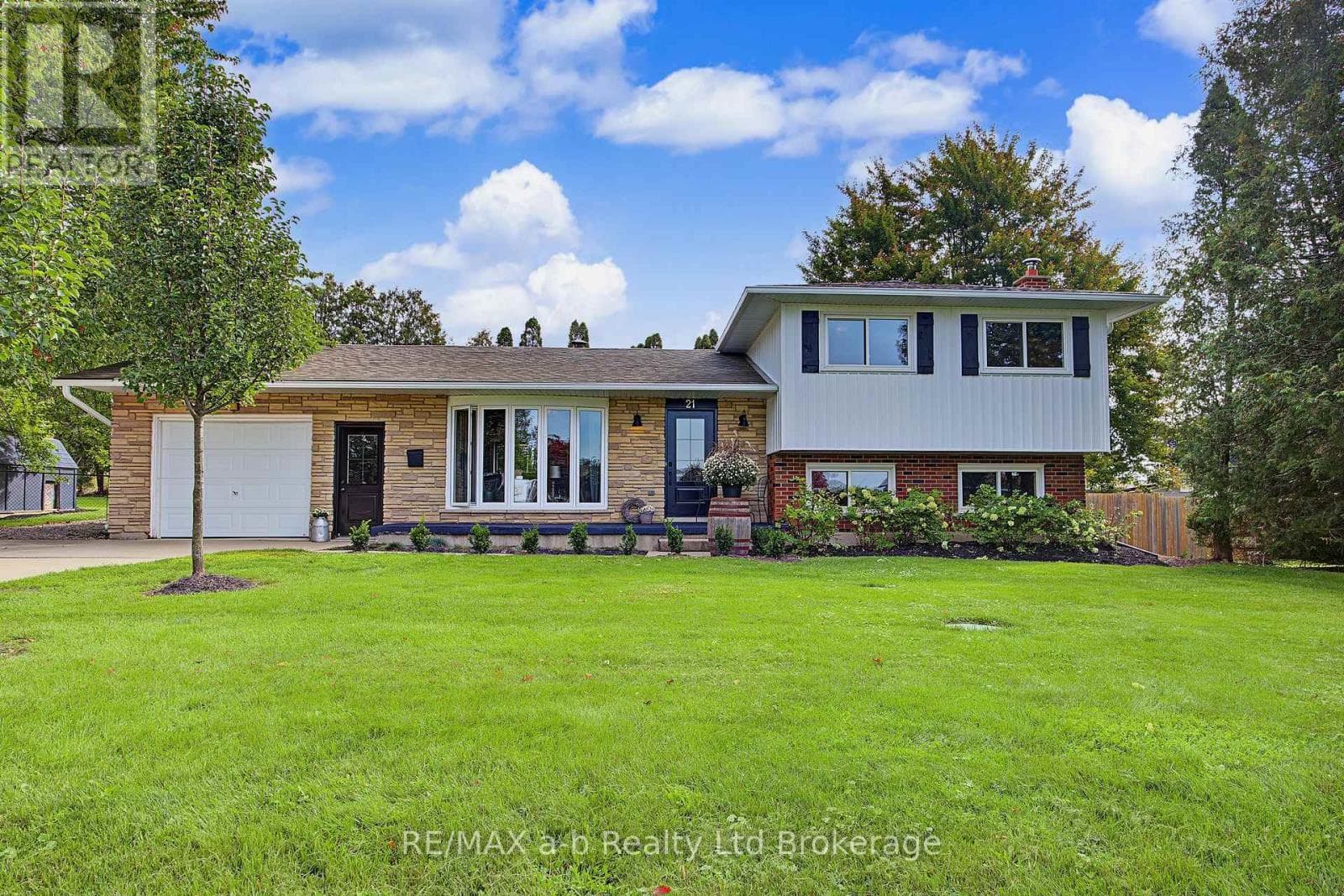 21 PEGGY Avenue