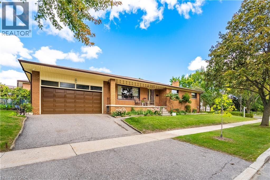Single Family at 4 DUNREO Drive, Toronto, Ontario - Photo 3 - RE/MAX Garden City Realty