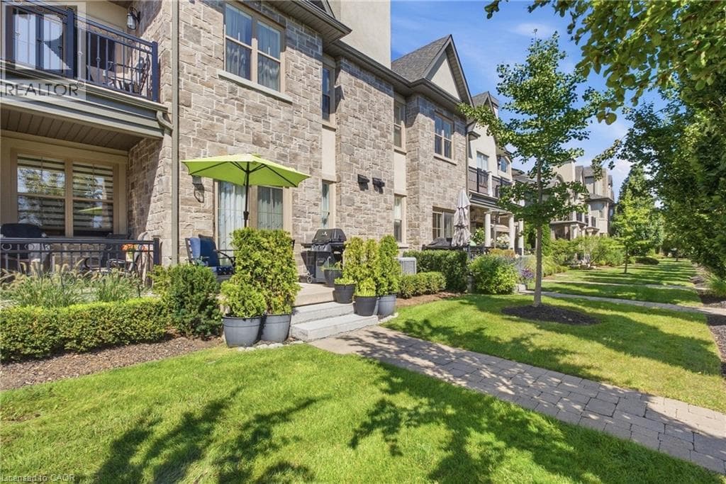 Single Family at 31 ST ANDREWS Lane, Niagara-on-the-Lake, Ontario - Photo 3 - RE/MAX Garden City Realty