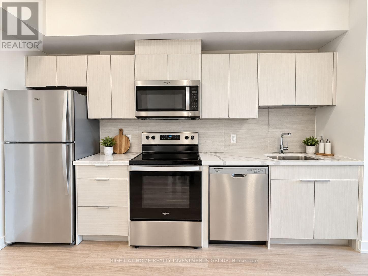 Single Family at 519- 2825 Jane Street, Toronto (Glenfield-Jane Heights), Ontario - Photo 4 - RE/MAX Garden City Realty