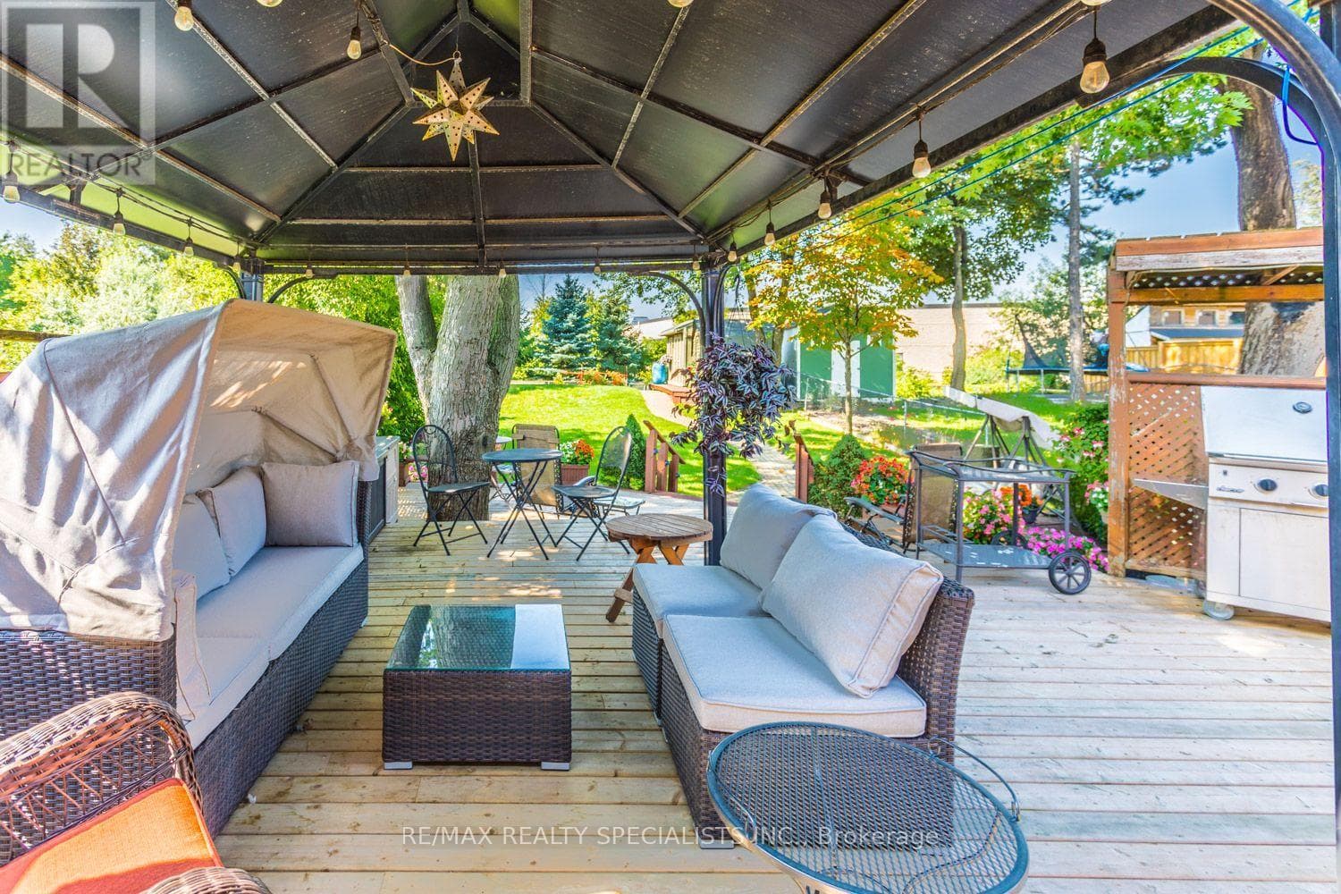 Single Family at 32 Falconer Drive, Mississauga (Streetsville), Ontario - Photo 3 - RE/MAX Garden City Realty