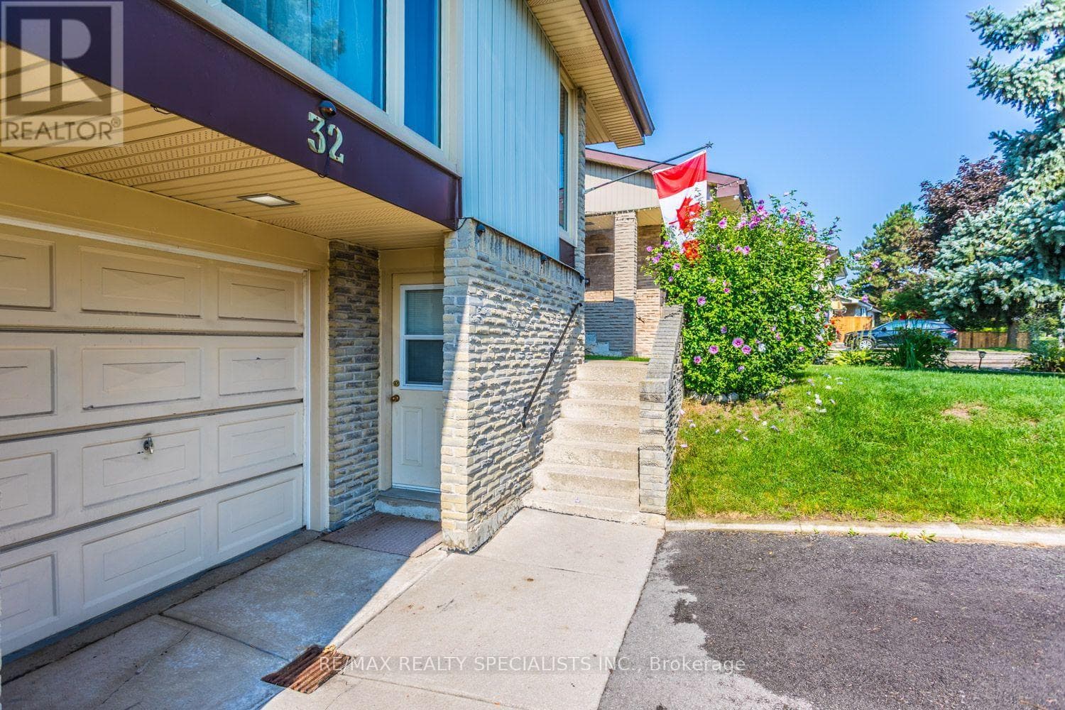 Single Family at 32 Falconer Drive, Mississauga (Streetsville), Ontario - Photo 5 - RE/MAX Garden City Realty
