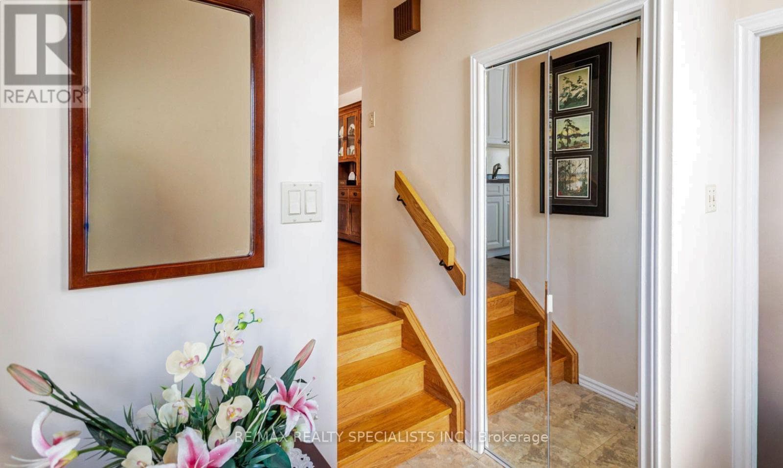 Single Family at 32 Falconer Drive, Mississauga (Streetsville), Ontario - Photo 7 - RE/MAX Garden City Realty