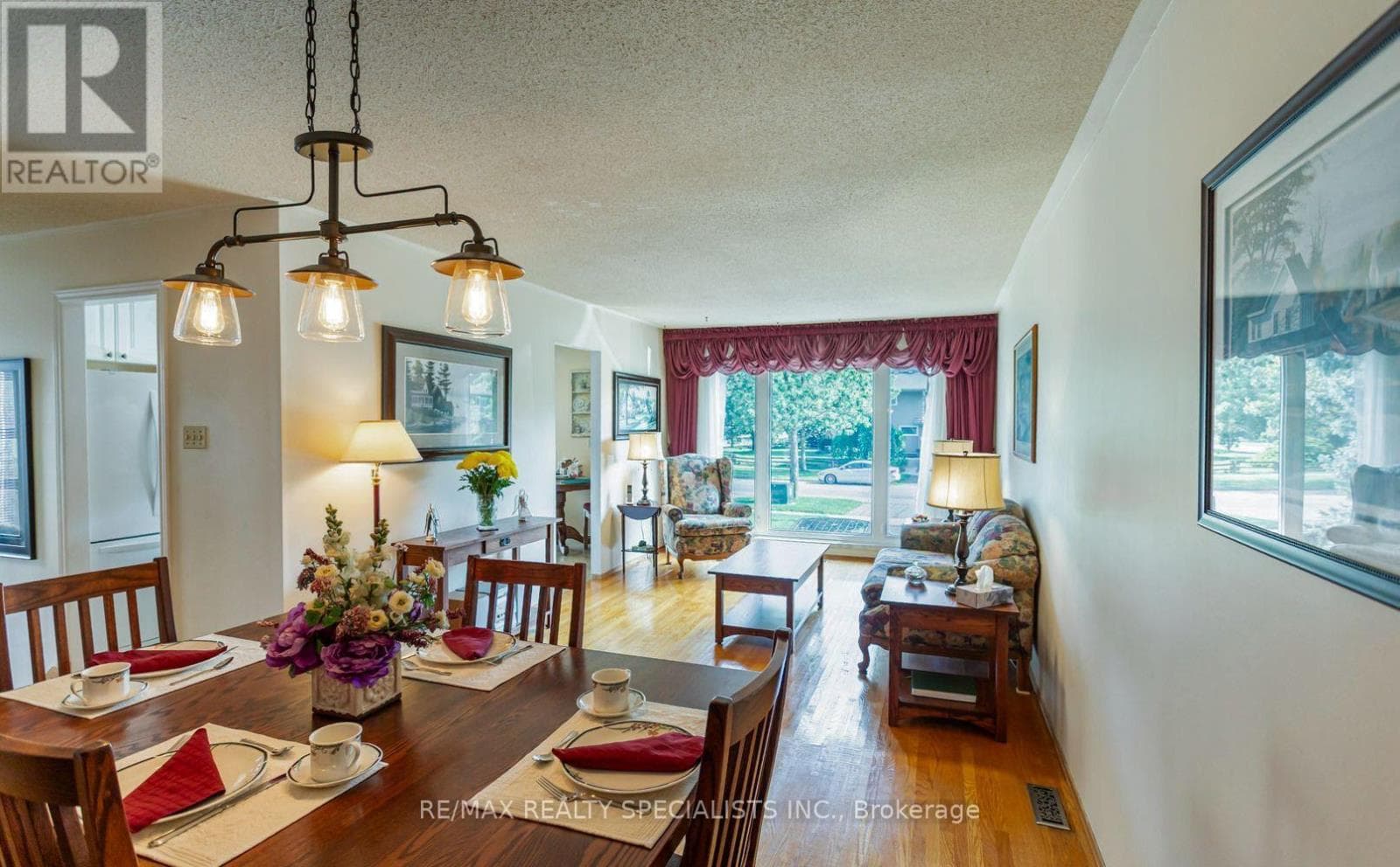 Single Family at 32 Falconer Drive, Mississauga (Streetsville), Ontario - Photo 9 - RE/MAX Garden City Realty