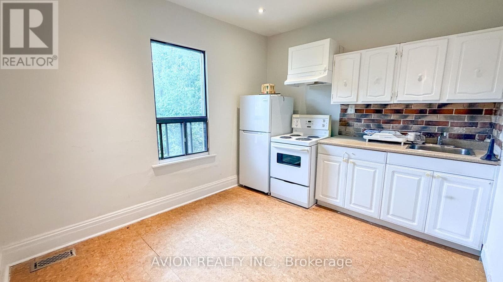 Single Family at UPPER- 773 Pape Avenue, Toronto (Danforth), Ontario - Photo 6 - RE/MAX Garden City Realty