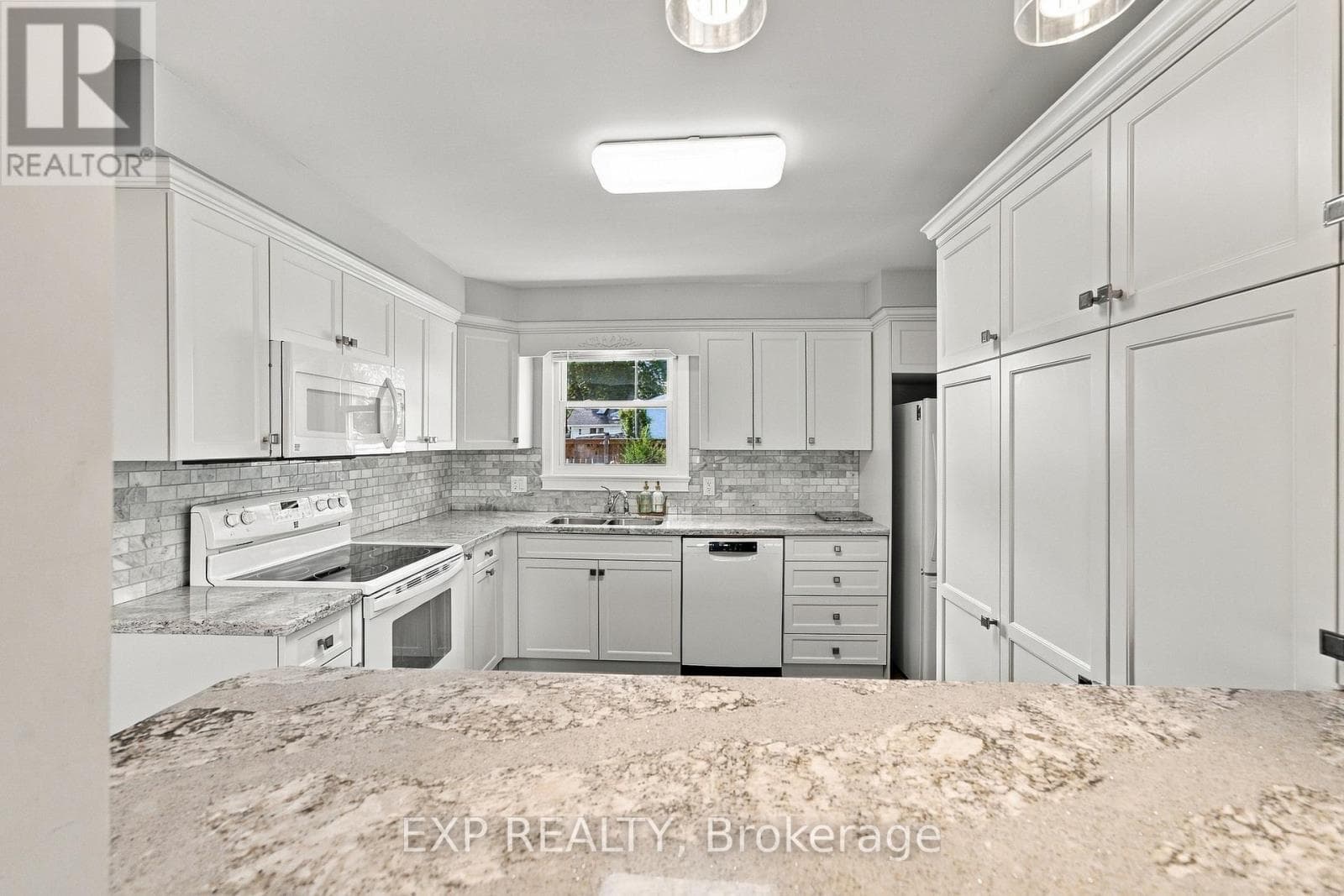 Single Family at 7 Roehampton Avenue, St. Catharines (Carlton/Bunting), Ontario - Photo 10 - RE/MAX Garden City Realty