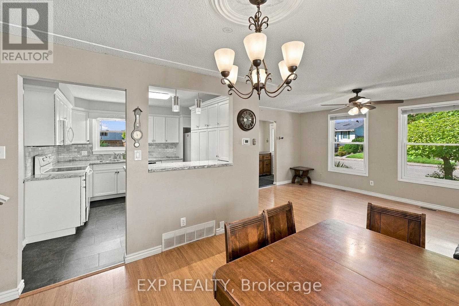 Single Family at 7 Roehampton Avenue, St. Catharines (Carlton/Bunting), Ontario - Photo 9 - RE/MAX Garden City Realty