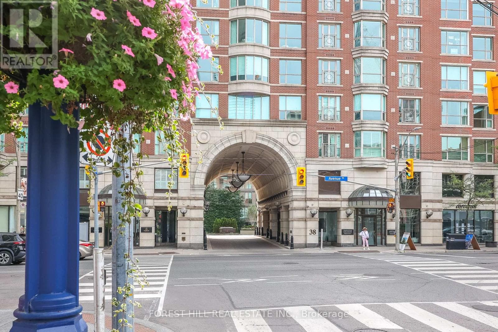 305- 38 Avenue Road