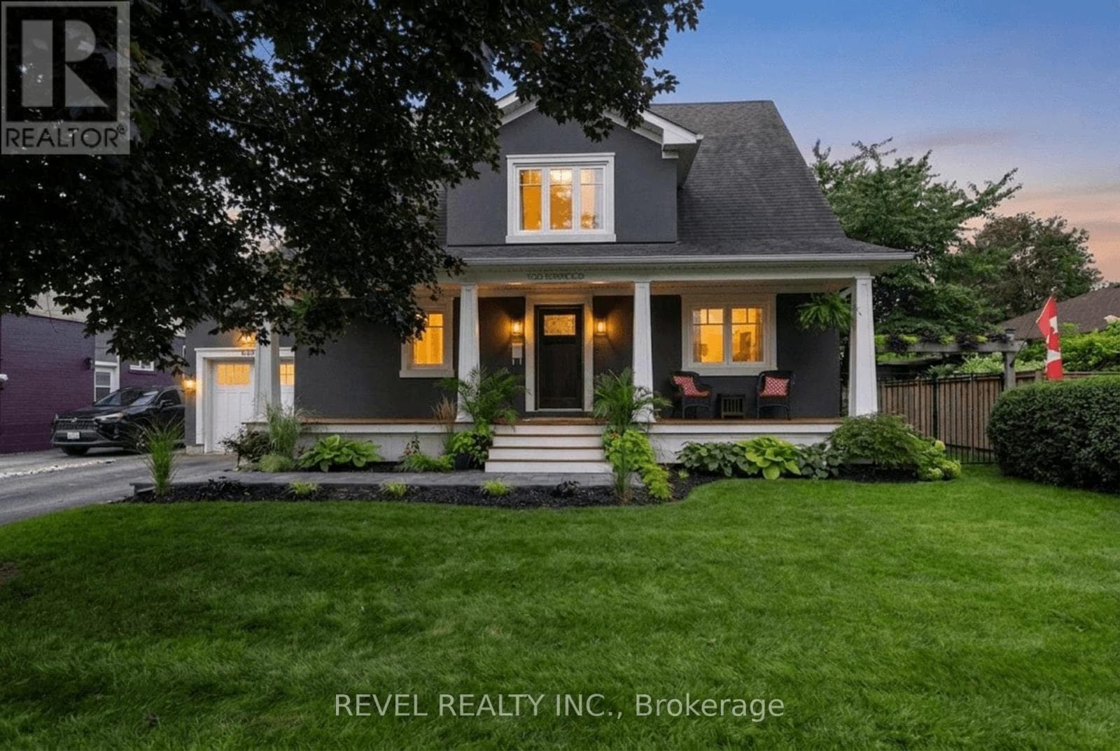 100 ROBINWOOD Crescent