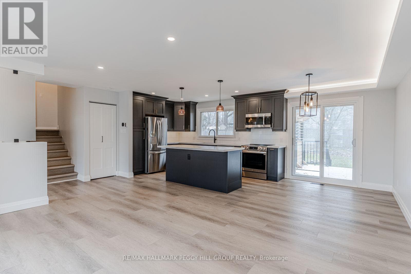 Single Family at Upper- 20 Ottaway Avenue, Barrie (Wellington), Ontario - Photo 3 - RE/MAX Garden City Realty
