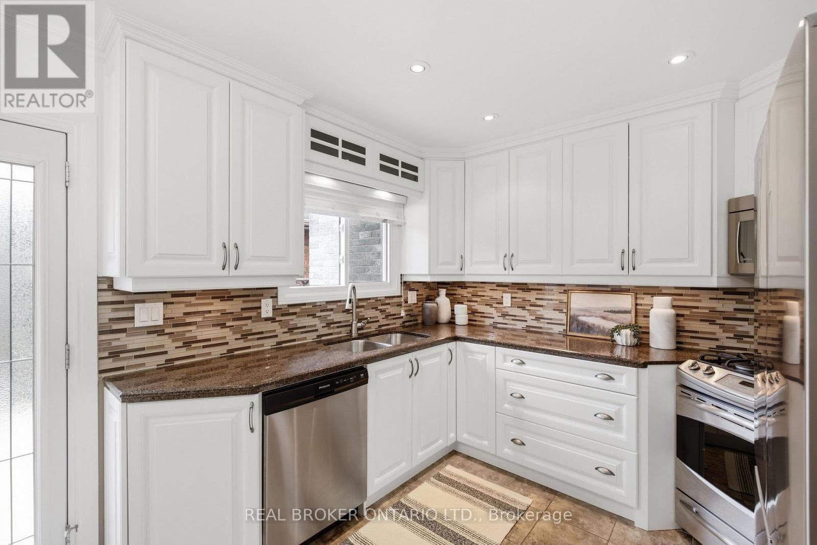 Single Family at 1249 Thorpe Road, Burlington (Brant), Ontario - Photo 9 - RE/MAX Garden City Realty