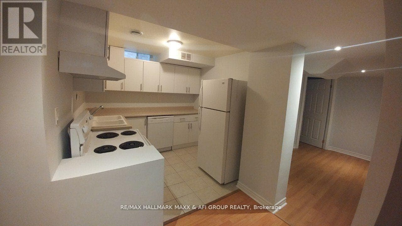 Single Family at Bsmt- 460 Menczel Crescent, Newmarket (Summerhill Estates), Ontario - Photo 4 - RE/MAX Garden City Realty