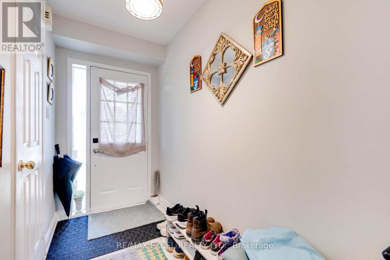 Single Family at 5146 Porter Street, Burlington (Uptown), Ontario - Photo 4 - RE/MAX Garden City Realty